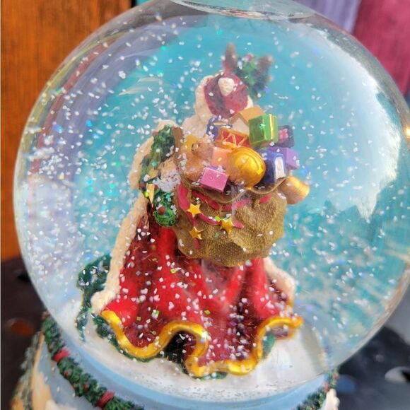 Music Santa Snow Globe - Picture 7 of 12